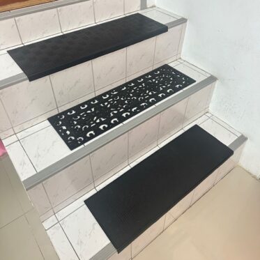 แผ่นปูกันลื่นบันได ไม่ต้องทากาว